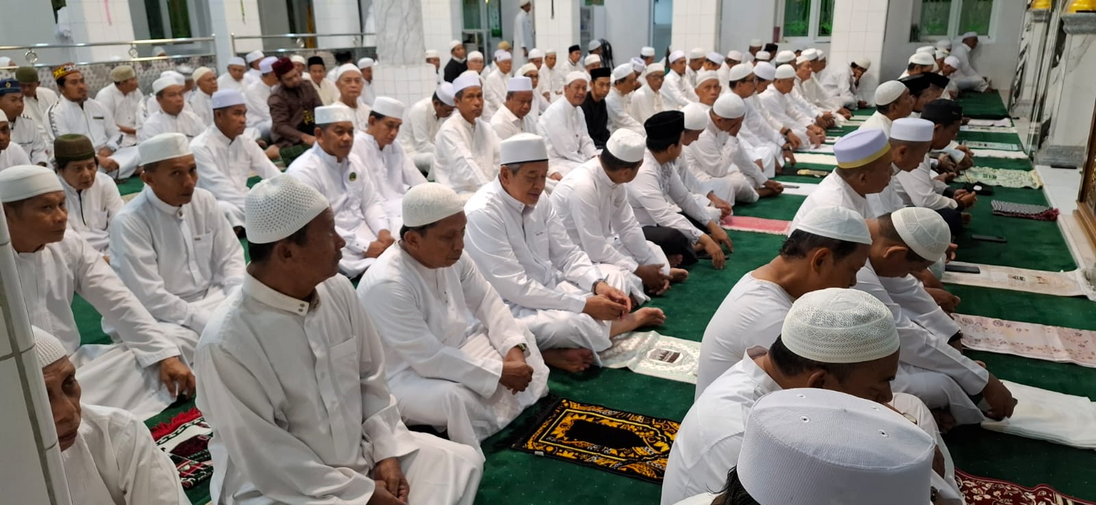 Safari Salat Subuh Spesial di Akhir Tahun, Pimpinan DPRD Pinrang dan Wawali Pada Masanya Hadir Bersamai Majelis Syuhada Parepare di Masjid Al-Ikhlas